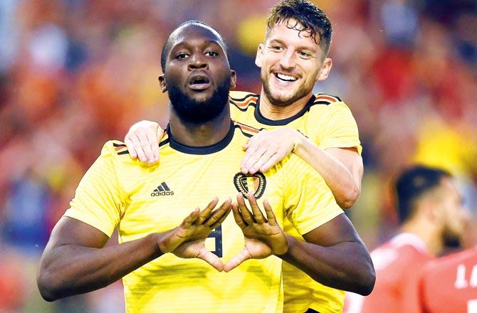  Lukaku (left) celebrates a goal with teammate Dries Mertens