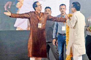 Uddhav Thackeray welcomes MNS leader Shishir Shinde with open arms