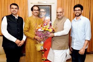 Amit Shah communicates with Uddhav Thackeray for support