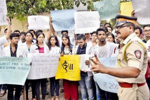 Mumbai: Medical interns march at Sion Hospital for hike in stipend