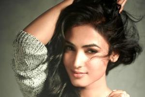 Sonal Chauhan to groove on '50 Shades of Grey' inspired music video