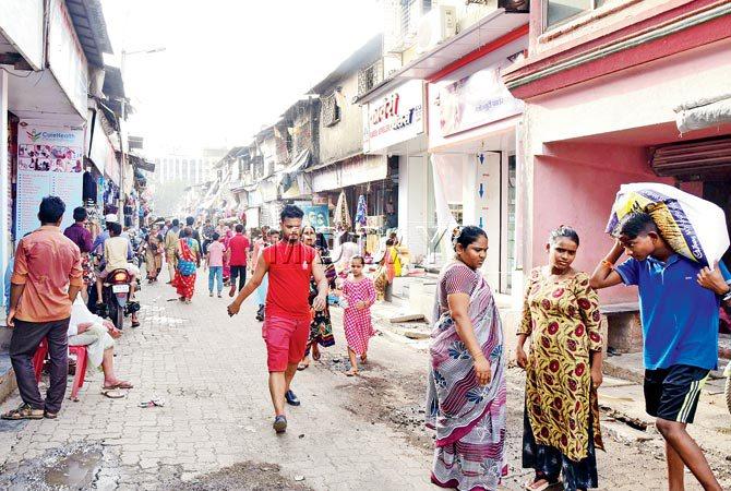 Transit Camp Road, Dharavi. It’s in this area where Thiraviam Nadar built his first home, after coming to Mumbai in the 1950s. It used to be a marshy land then, with very few houses. His molasses shop was also nearby. No trace of Nadar