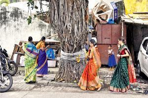Women at Khar celebrate Vat Purnima