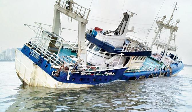 The salvage team managed to make the first repair to the grounded vessel yesterday