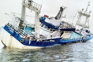 Mumbai: Divers to get Ark Deck Bar floatel back in shape soon