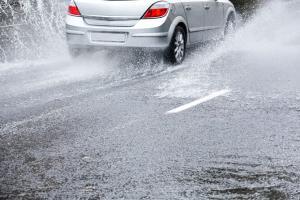 Protect your vehicle from the rains: 5 tips that will let you drive safely