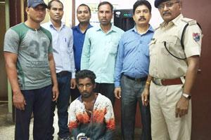 Mumbai: Undercover RPF personnel lay trap, catch fatka thief