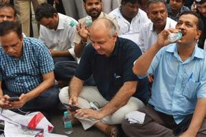 Delhi Deputy Chief Minister Manish Sisodia shifted to hospital