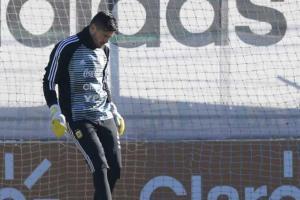 Argentinean goalkeeper Sergio Romero expects to be back after World Cup