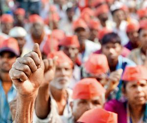 Thousands of farmers protest in Delhi, demand loan waiver 