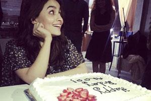 Alia Bhatt celebrates 25th birthday with Ayan Mukerji, Neetu Kapoor, see photos