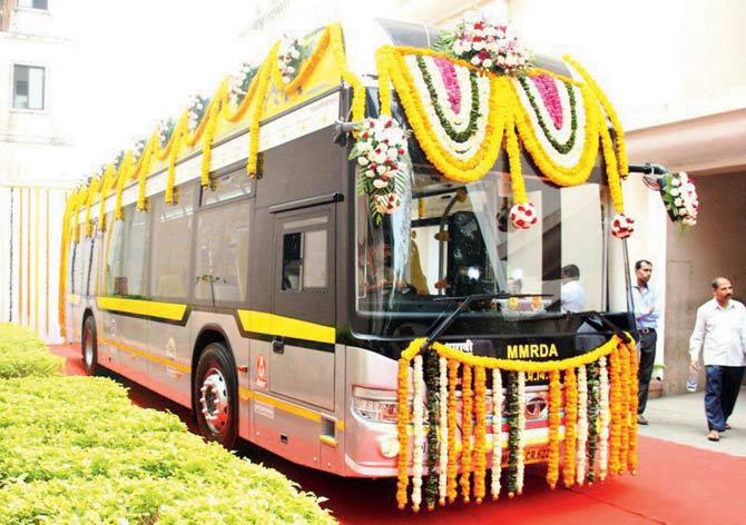 Chief Minister Devendra Fadnavis flagged off the hybrid bus service on Friday