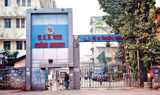 Forensic dept doctors said the new attendance rules hinder their work, Nair Hospital