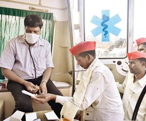 Mumbai doctors treat farmers who suffered from leg pain, sores, boils on feet