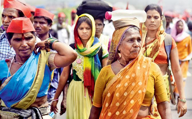 The farmers started their 180-km long march on March 6 from Nashik and aim to reach Nariman Point on Monday. Pics/Sameer Markande