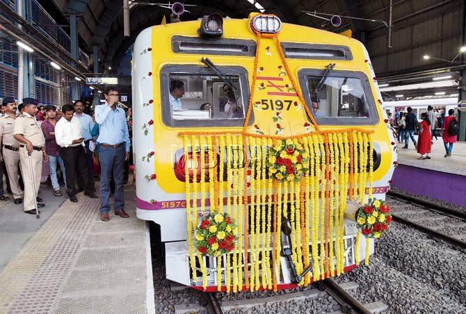 The token train to Goregaon flagged off during the inauguration of Andheri-Goregaon Harbour line on Thursday. Pic/Nimesh Dave