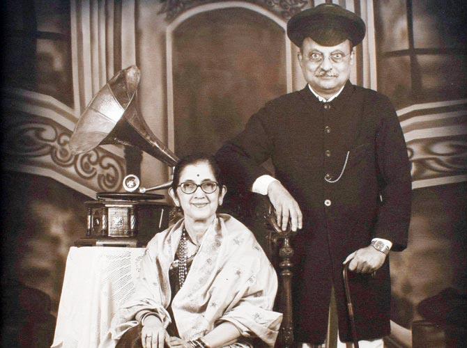 Rajan Jayakar and his wife in traditional  Pathare Prabhu attire