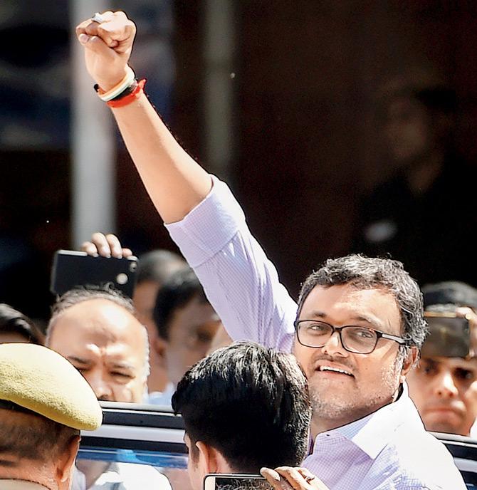 Karti Chidambaram raises his fist as he is produced by CBI in the INX Media case, at Patiala House Court in New Delhi. Pic/PTI