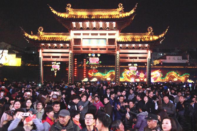 This photo taken on February 28, 2018 shows people visiting a lantern show ahead of the Chinese lantern festival in Nanjing in China