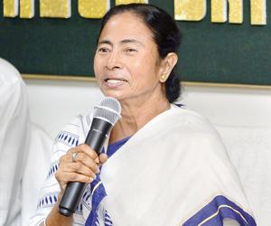 2019 Lok Sabha polls: Mamata Banerjee pitches for one-to-one contest against BJP