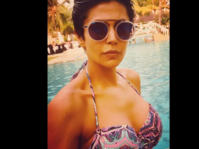 Mandira Bedi Sex Video - Mandira Bedi slut-shamed for posing in a bikini