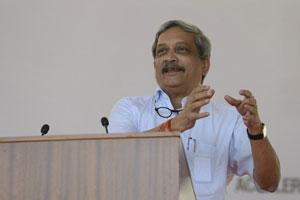 Manohar Parrikar responding well to treatment in US, says Suresh Prabhu