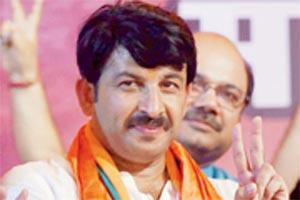 Manoj Tiwari attended by doctor during day-long fast