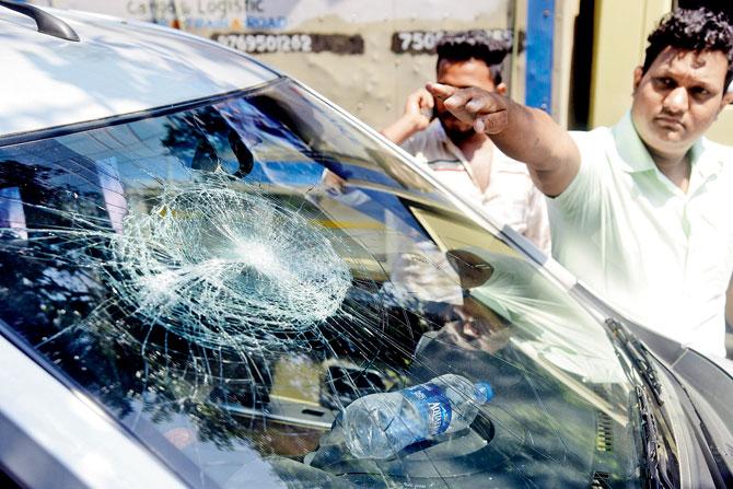 An Ola cab driver shows the damage to his windshield, which was broken by an MNS worker during the strike. Pic/Sameer Markande