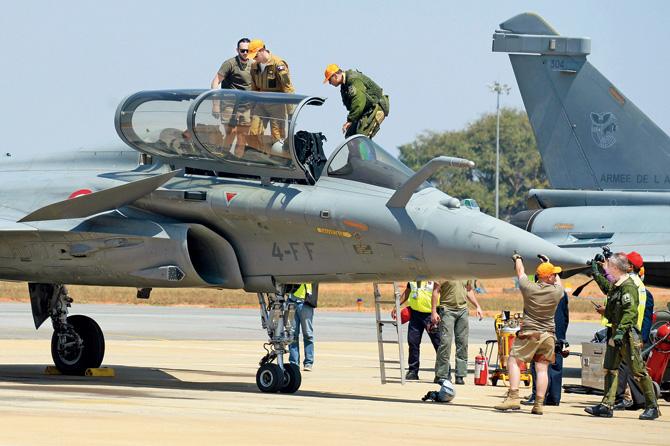The Congress accused the Modi government of causing a loss of over R12K crore to the taxpayer with its deal to buy 36 fighter jets. Pic/AFP