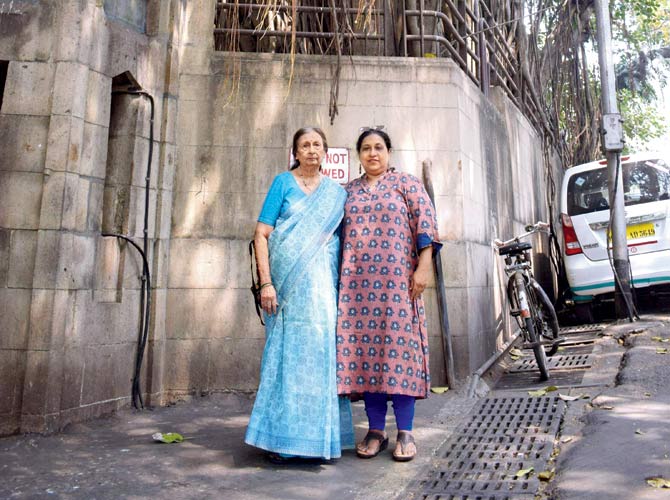 Altamont Road old-timers Ragini Dalal and daughter Monica Merchant outside an ancient banyan fronting the Mafatlal mansion. Dalal lives in Pushpak, the building that stands where the Cursetjee bungalow belonging to Sheryar Ookerjee’s family once was; Merchant is a stone’s throw away at Sai Manzil. Pic/Ashish Raje
