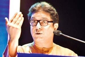 MNS workers ransack Gujrati signs after Raj Thackeray's 'outsider' speech