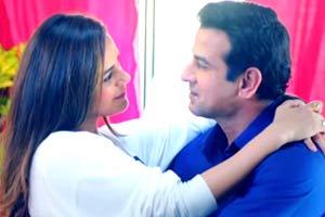 Who's sexier Mona Singh or Gurdeep Kohli? Reveals Ronit Roy
