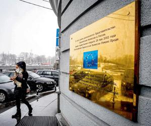 Russia accuses US of 'expulsion blackmail'