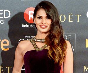 Fan issues death threats, abuses footballer Isco's girlfriend Lara for bad form