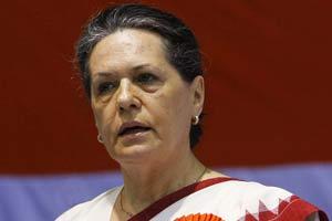 Leaders from 19 parties at Sonia's dinner, discuss ways to tackle Modi regime