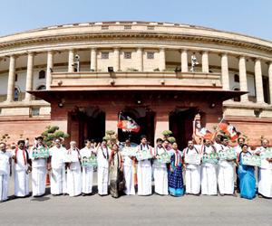 AIADMK to stage hunger strike on April 2 for Cauvery board