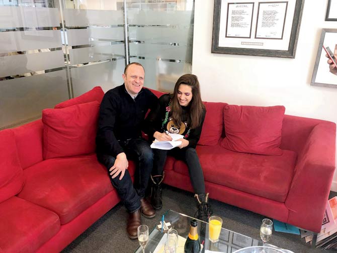 The artiste with Ted Cockle while signing her contract
