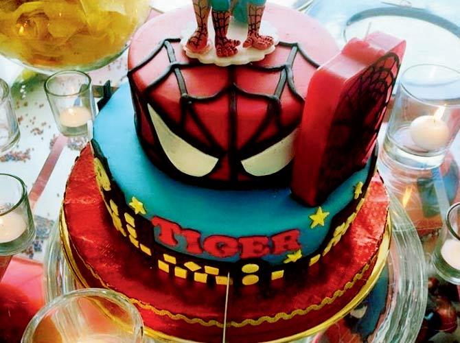 Spider-Man theme cake and decor