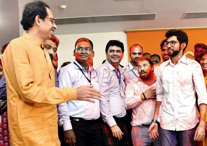 Sena chief Uddhav Thackeray and Aaditya Thackeray celebrating with the Yuva Sena senate members. Pic/Pradeep Dhivar