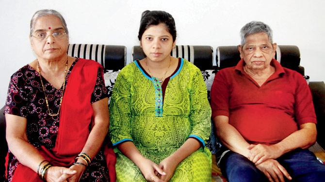 Sushama and Achyut Undalkar with their daughter Prajakta. Pic/MandarTannu