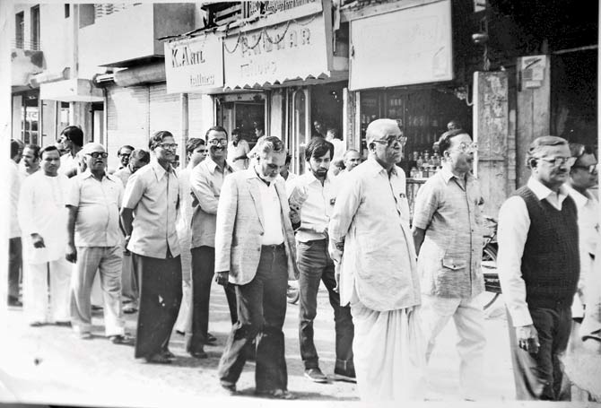 Playwright Vijay Tendulkar (fourth, from right) was an ardent supporter of the movement. This picture was taken in Aurangabad at a Granthali event in 1988