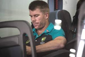 Australian teammates want 'rogue' David Warner out of the hotel