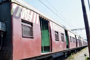 Woman cop beaten up in local train for not showing commuters her 1st class pass