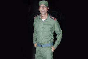 Arjun Rampal attends Paltan wrap up bash in army officer's uniform