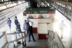 Mumbai: Central Railway uses banner to block view with a loo at Kurla