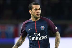 Dani Alves secures Paris St Germain's 2-1 win over Nice in Ligue 1