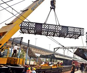 Mumbai: Old heritage Sewri railway footbridge brought down