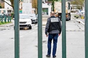 Driver tries to ram soldiers in France