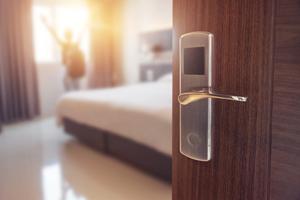 5 smart tips to make your hotel room healthier
