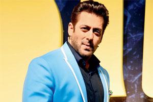Salman Khan pens down a romantic song for Race 3
